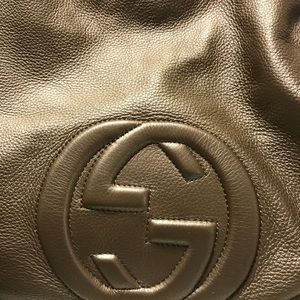 More pics of large Gucci soho